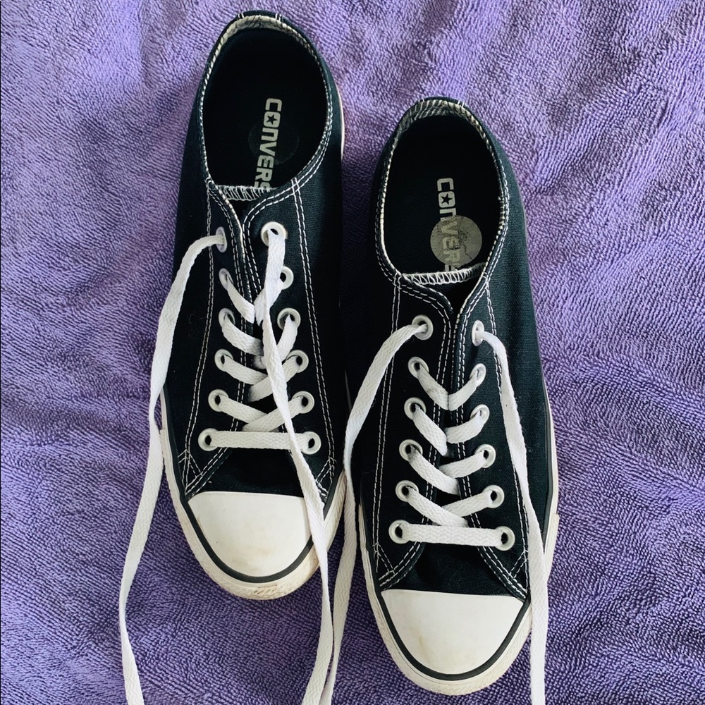 ✨ Black Converse